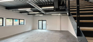 Local d&rsquo;activité & bureaux à louer sur THURINS, 538m²