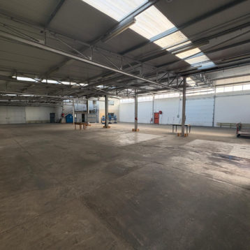 A vendre à louer / Local activité + bureaux / Saint genis laval