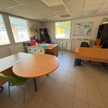 Location bureaux + entrepôt – 276 m² – BRIGNAIS