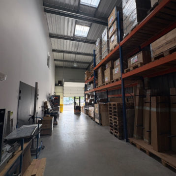 Location local stockage – showroom – bureaux / 262 m² / Millery